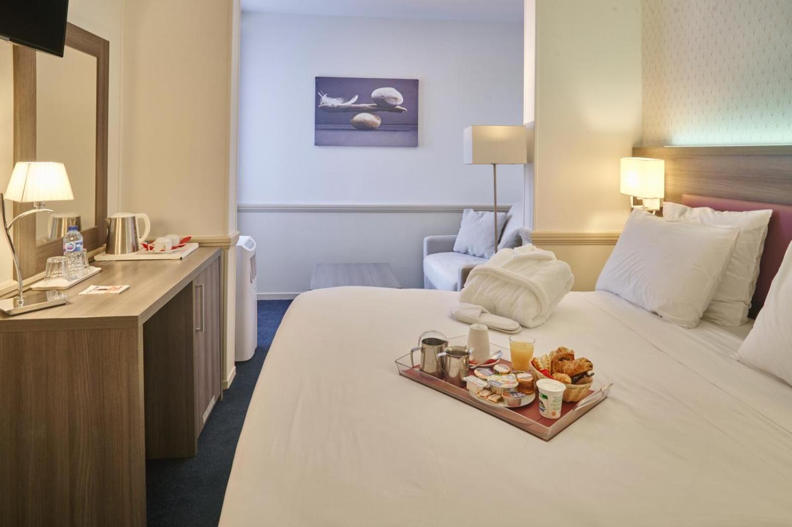 פריז Hotel Poussin מראה חיצוני תמונה